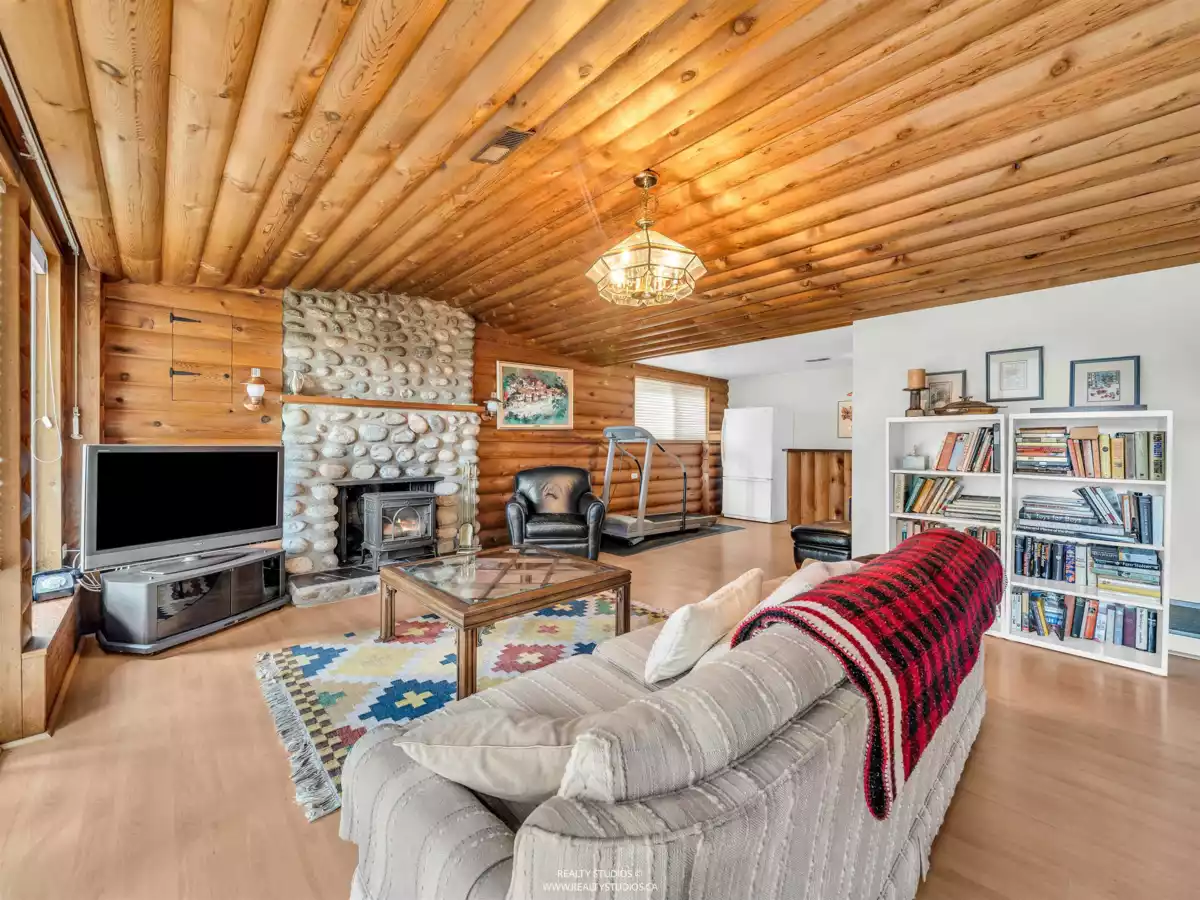 Entry Foyer Photo of 1202 Bracknell Crescent, North Vancouver, BC