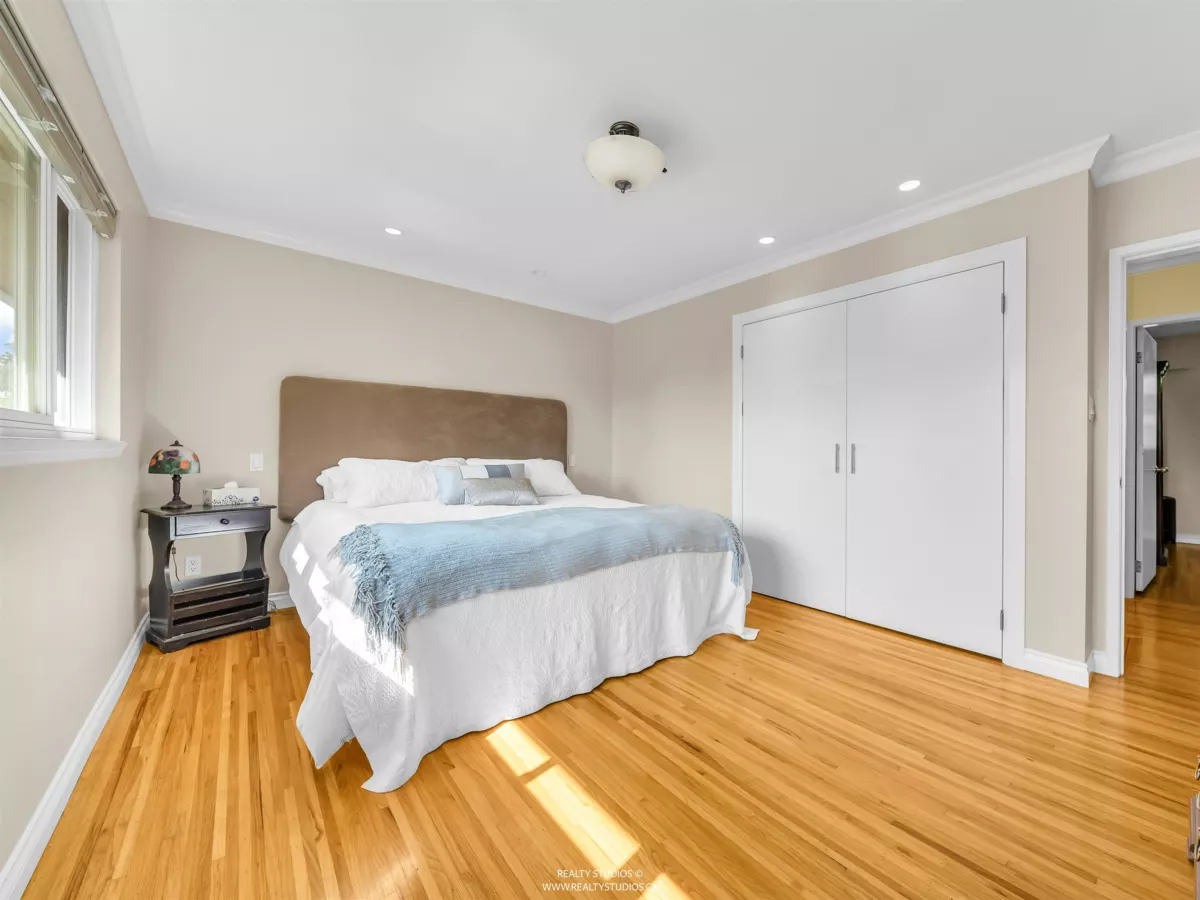 Primary Bathroom Photo of 1202 Bracknell Crescent, North Vancouver, BC