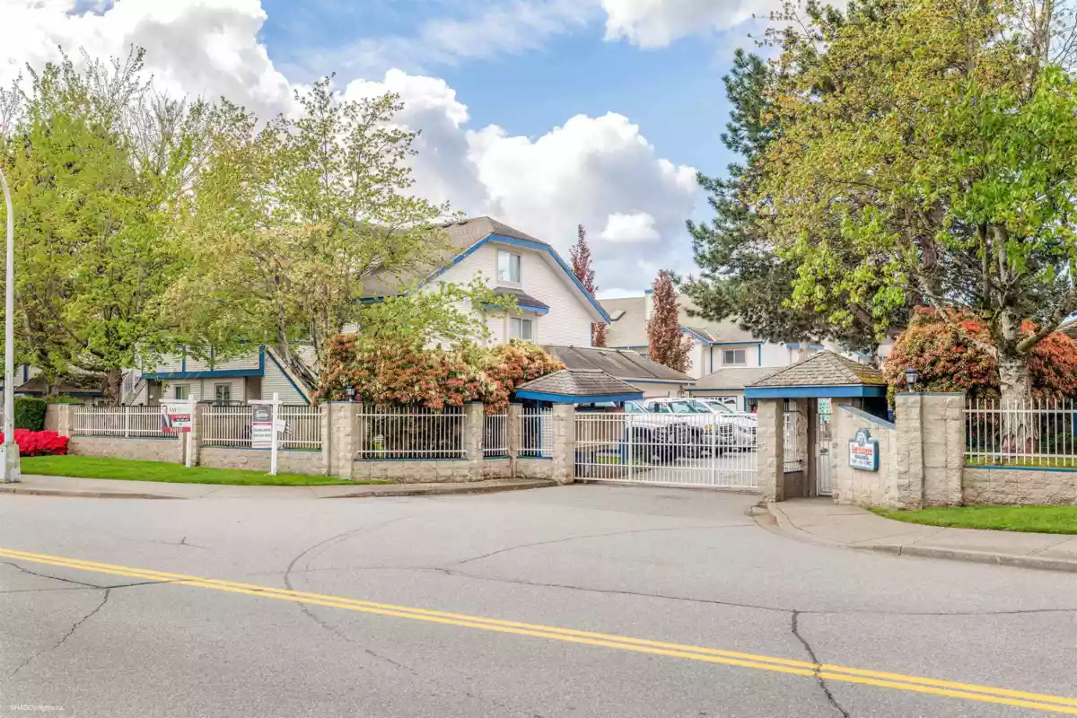 Entry Foyer Photo of 222 7837 120a Street, Surrey, BC