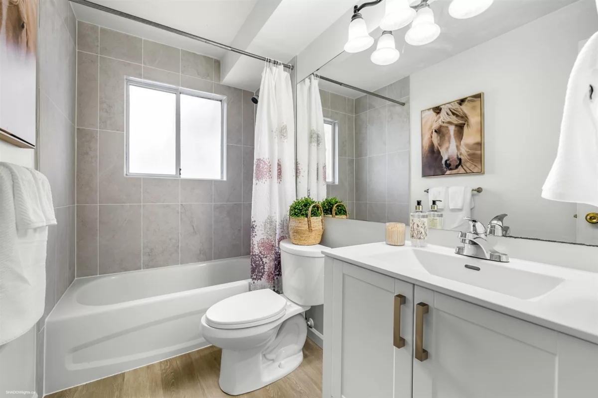Kitchen Photo of 222 7837 120a Street, Surrey, BC