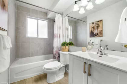 Kitchen Photo of 222 7837 120a Street, Surrey, BC