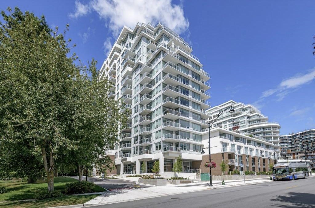 Exterior Front Photo of 603 15165 Thrift Avenue, White Rock, BC