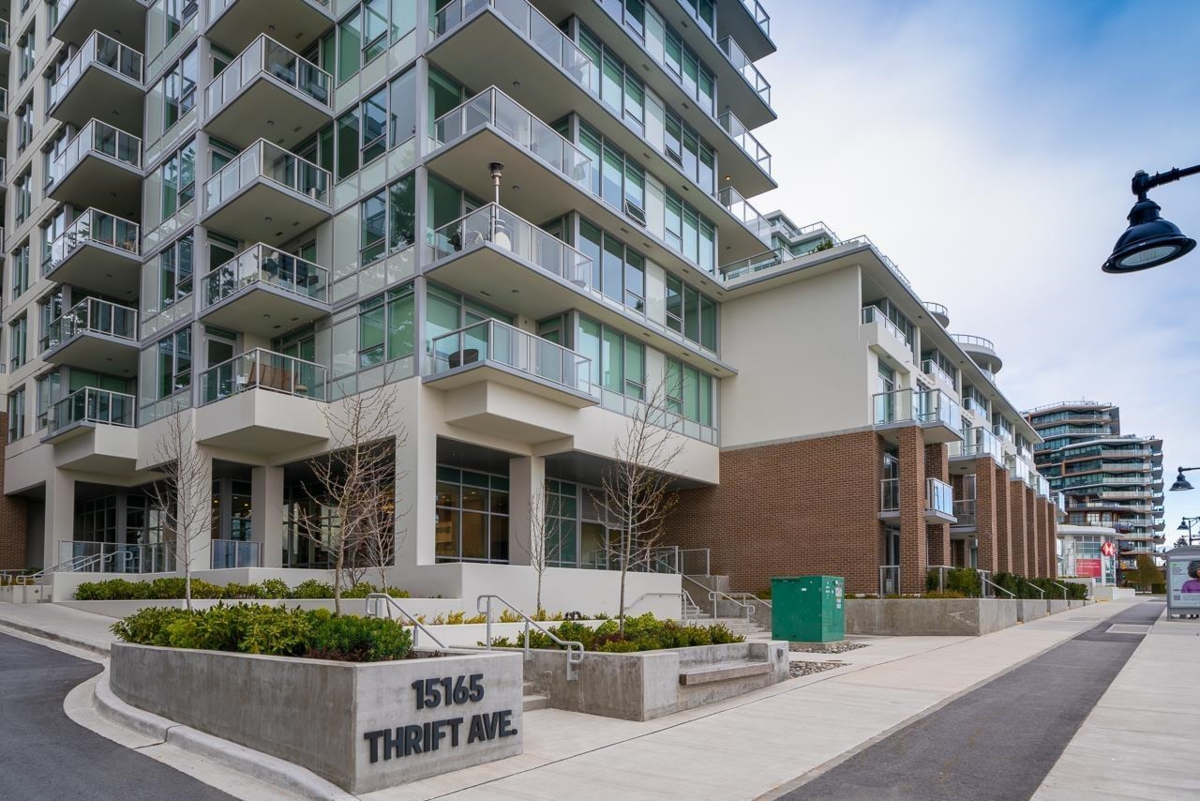 Family Room Photo of 603 15165 Thrift Avenue, White Rock, BC