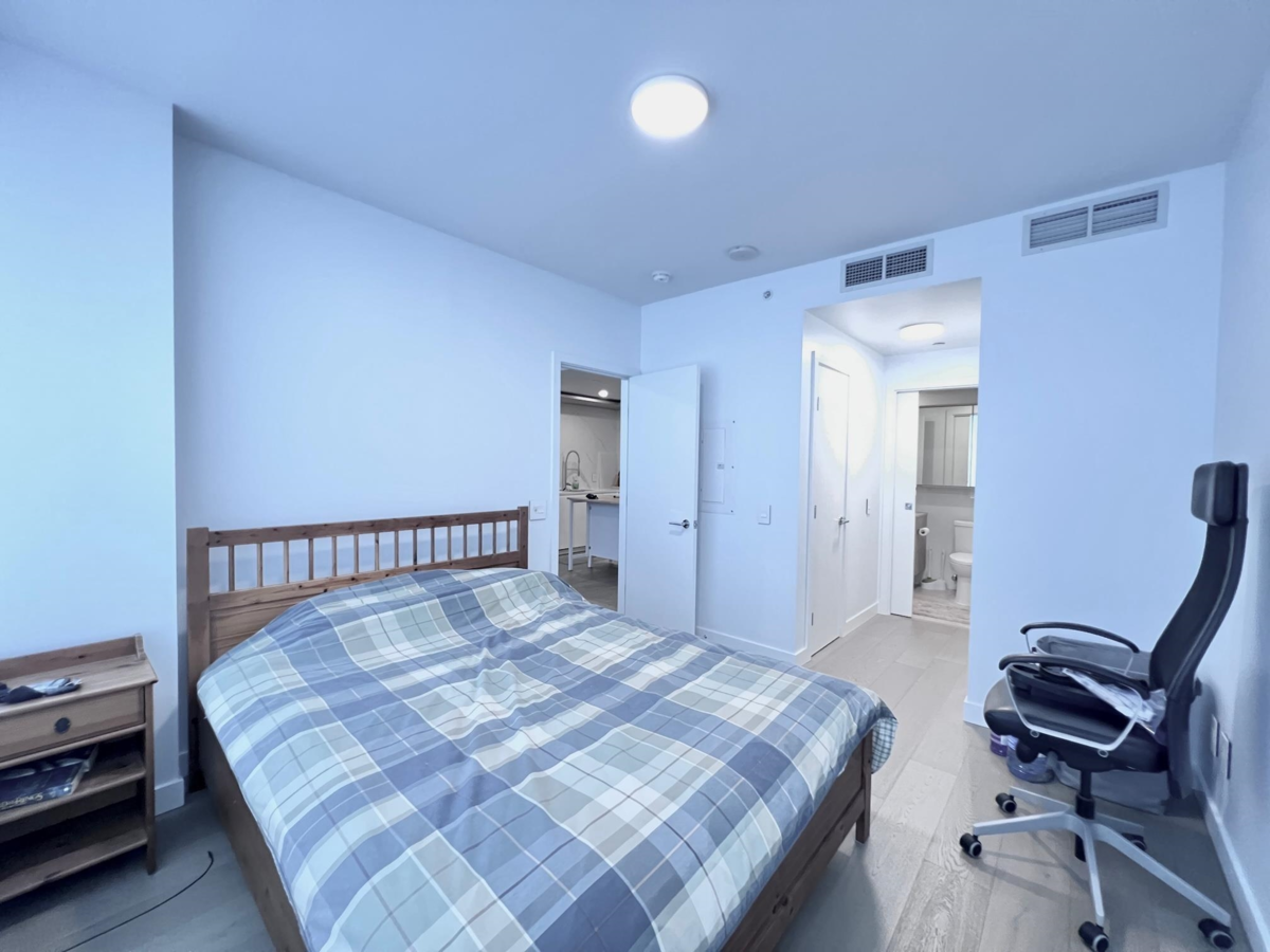 Guest Bathroom Photo of 603 15165 Thrift Avenue, White Rock, BC