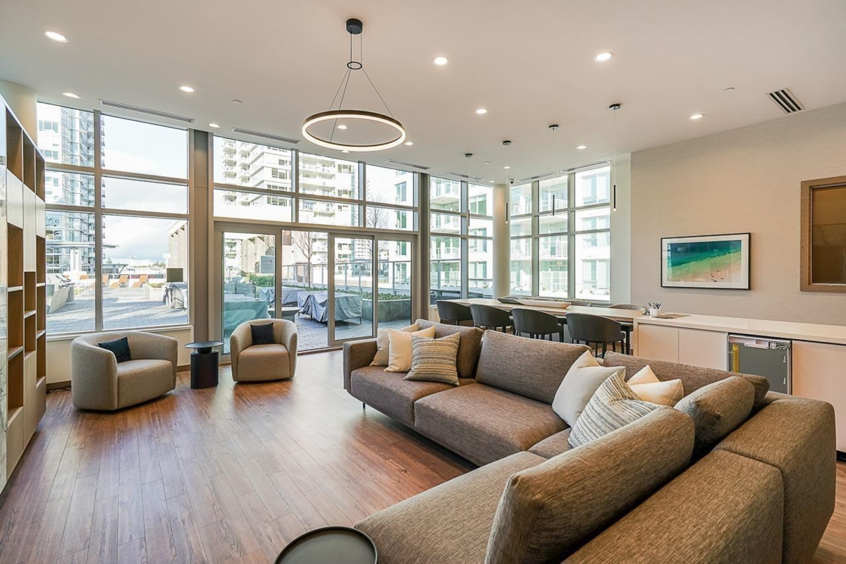 Primary Bathroom Photo of 603 15165 Thrift Avenue, White Rock, BC