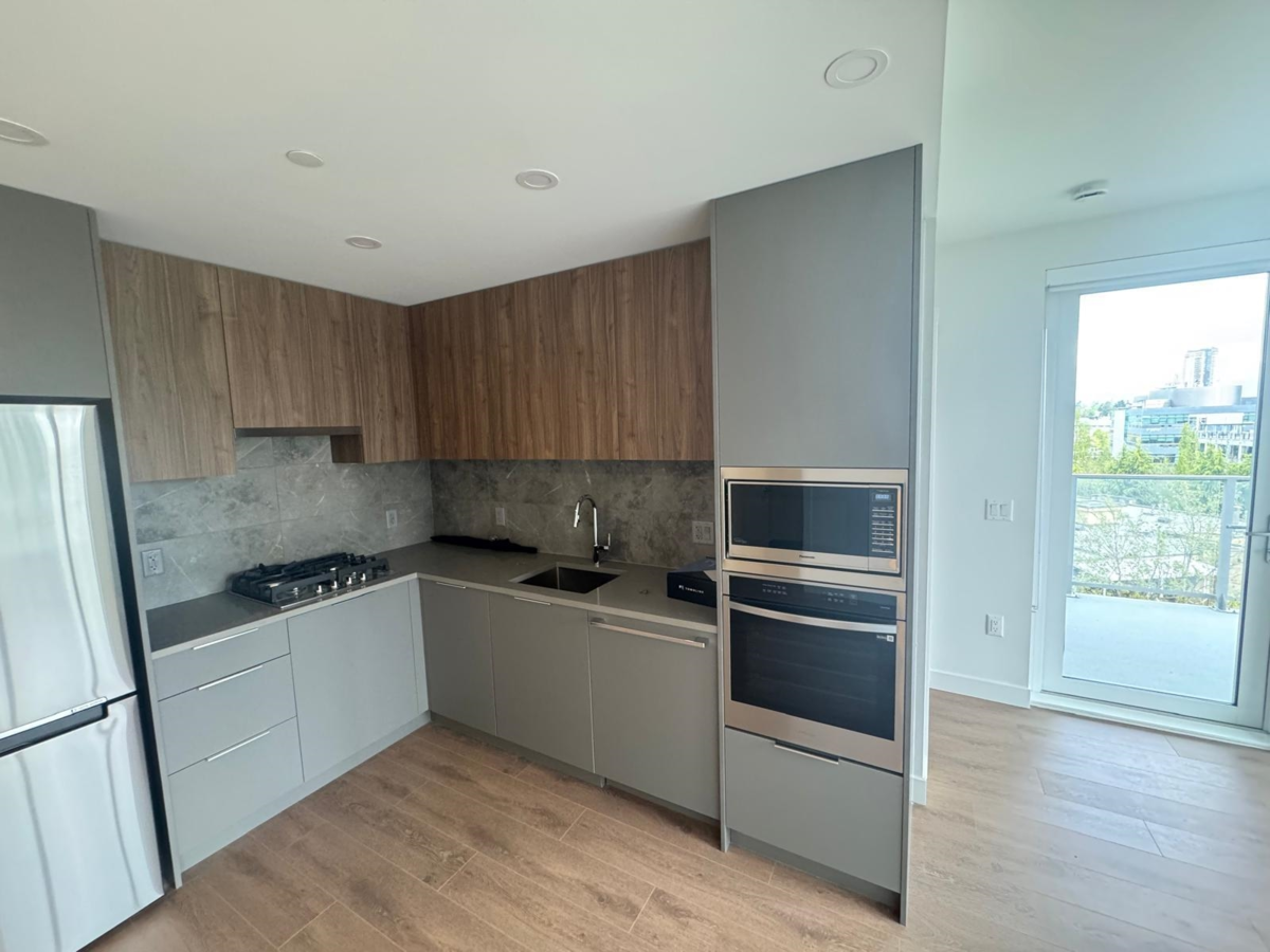 Family Room Photo of 502 13387 Old Yale Road, Surrey, BC