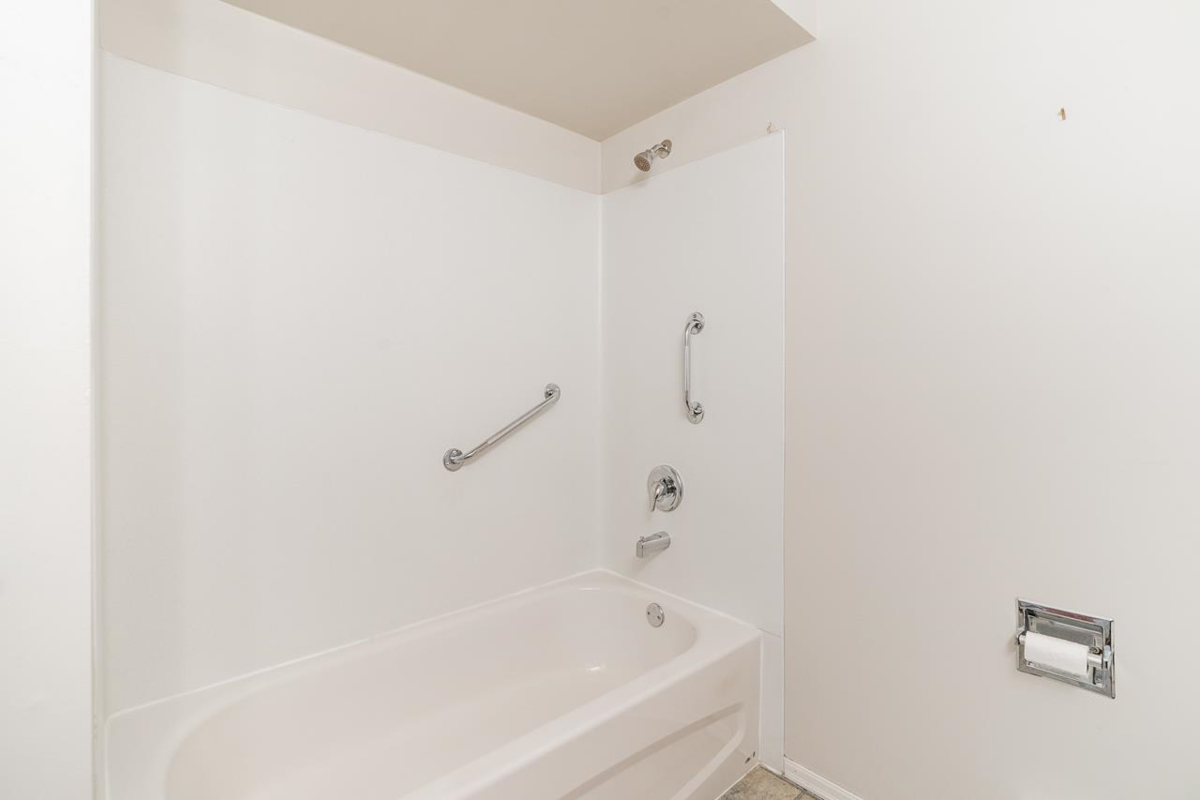 Hallway Photo of 41 32959 George Ferguson Way, Abbotsford, BC