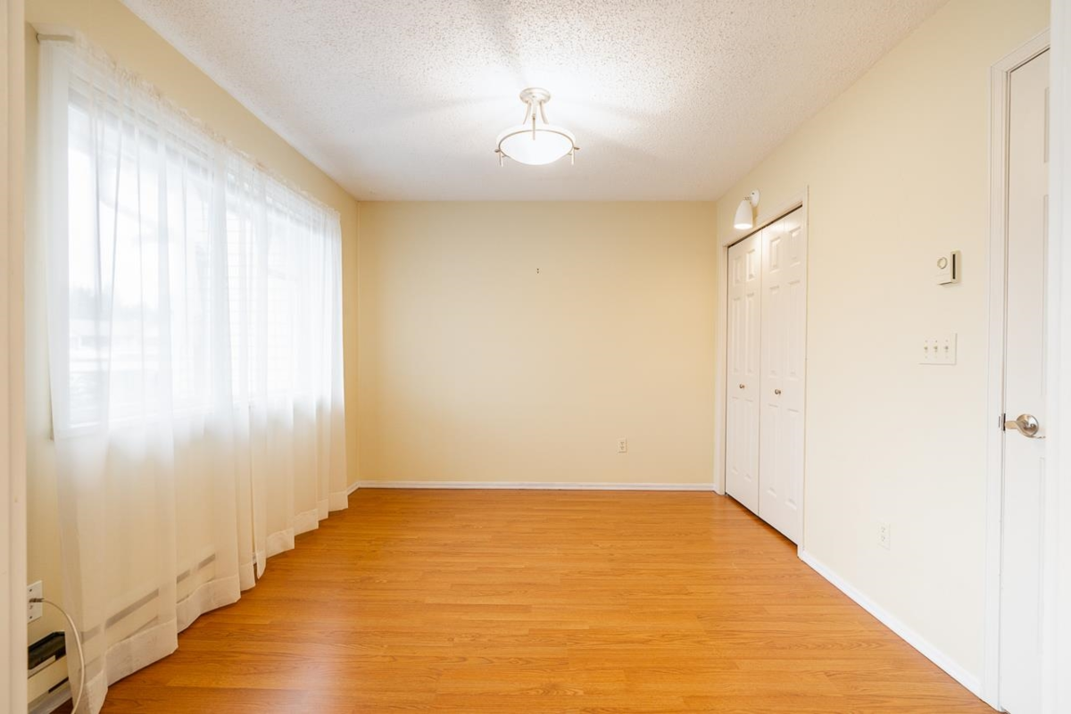 Kitchen Island Photo of 41 32959 George Ferguson Way, Abbotsford, BC