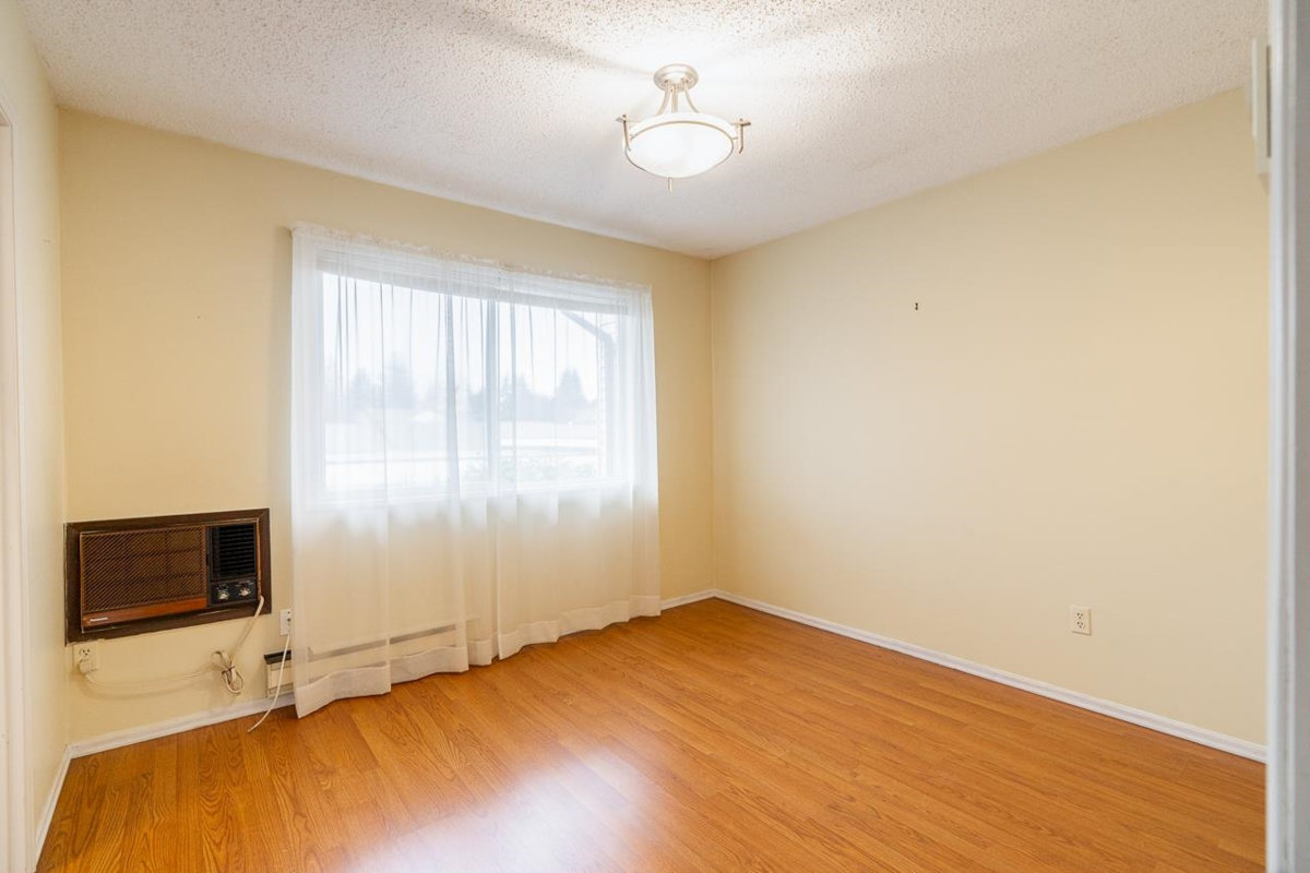 Laundry Room Photo of 41 32959 George Ferguson Way, Abbotsford, BC