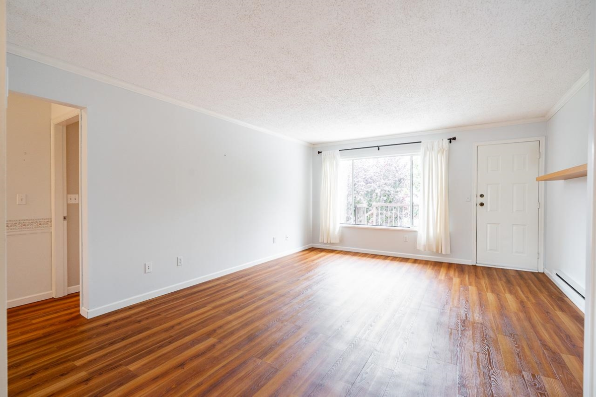 Living Room Photo of 41 32959 George Ferguson Way, Abbotsford, BC