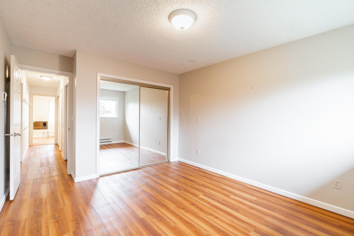 Mudroom Photo of 41 32959 George Ferguson Way, Abbotsford, BC