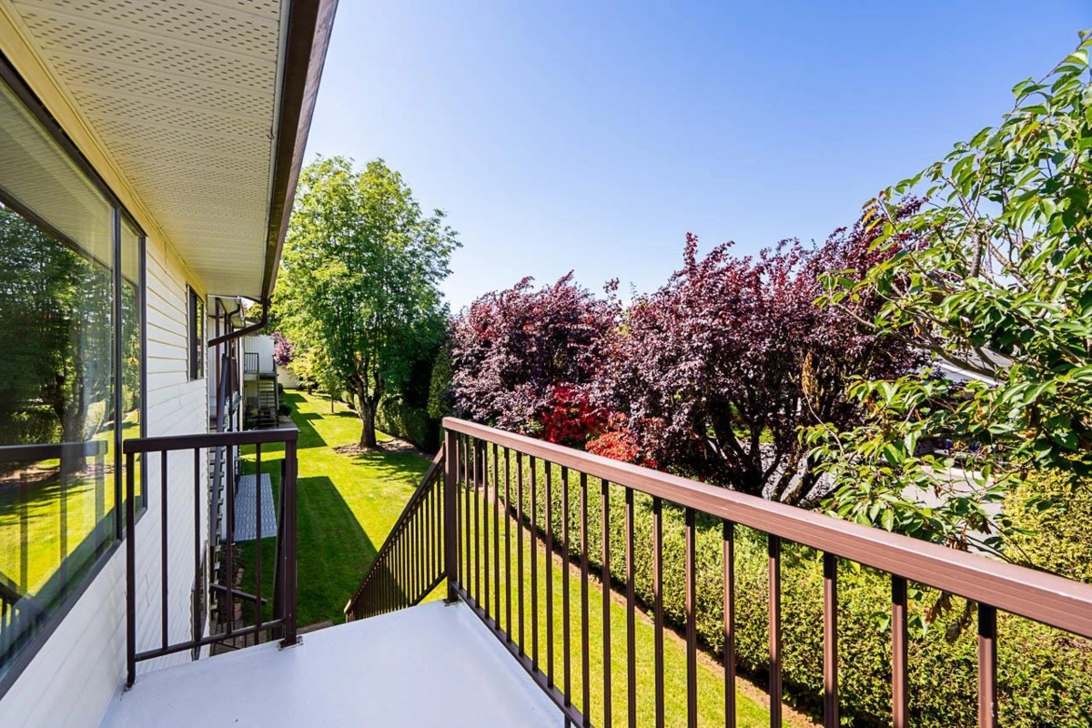 Outdoor Patio Photo of 41 32959 George Ferguson Way, Abbotsford, BC