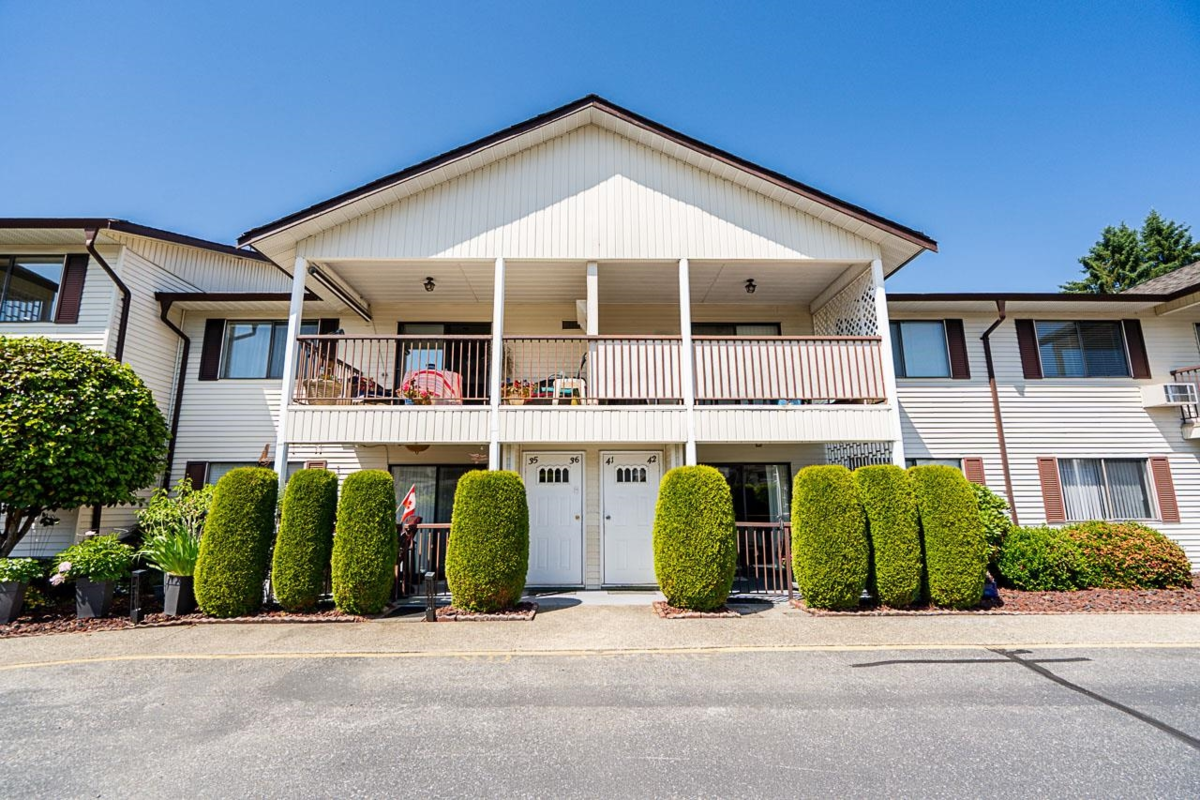 Staircase Photo of 41 32959 George Ferguson Way, Abbotsford, BC