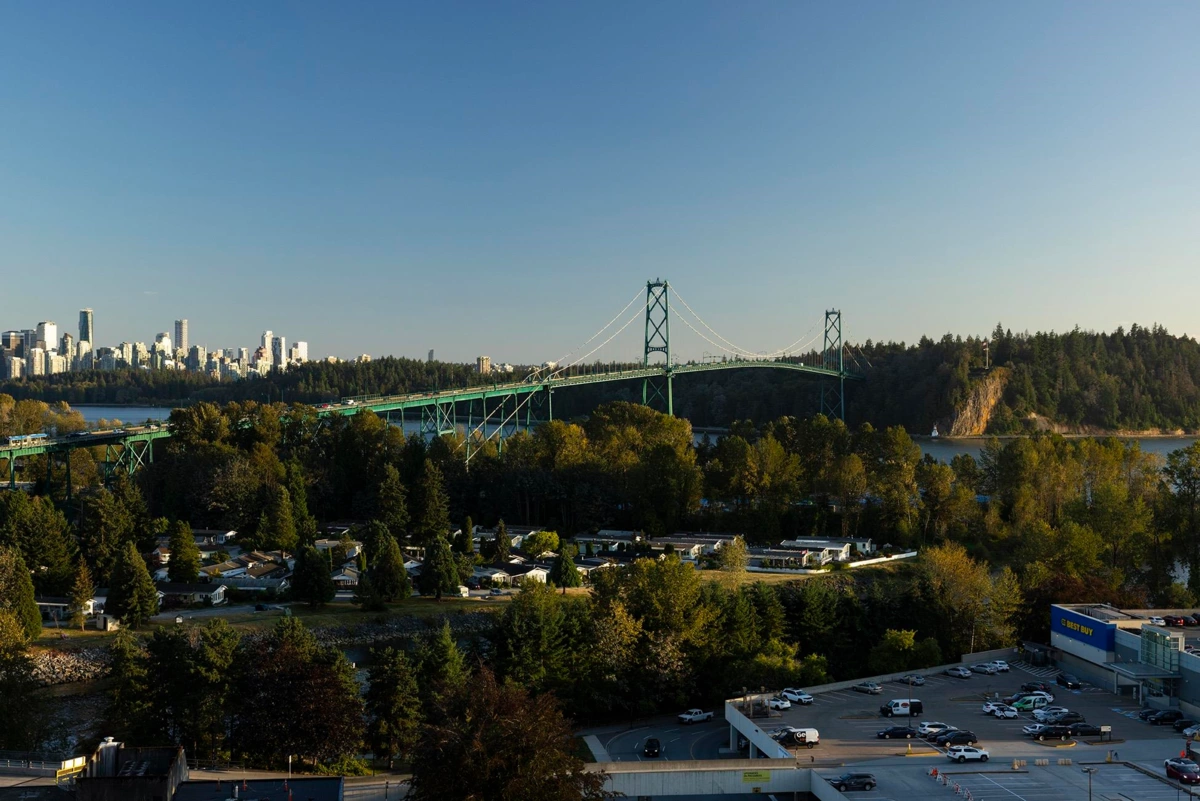 Backyard Photo of 19A 328 Taylor Way, West Vancouver, BC