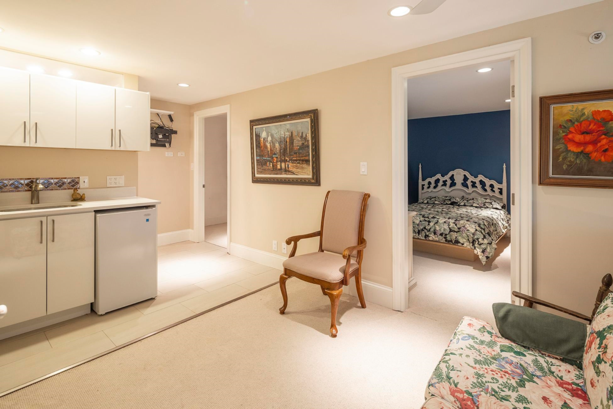 Entry Foyer Photo of 19A 328 Taylor Way, West Vancouver, BC