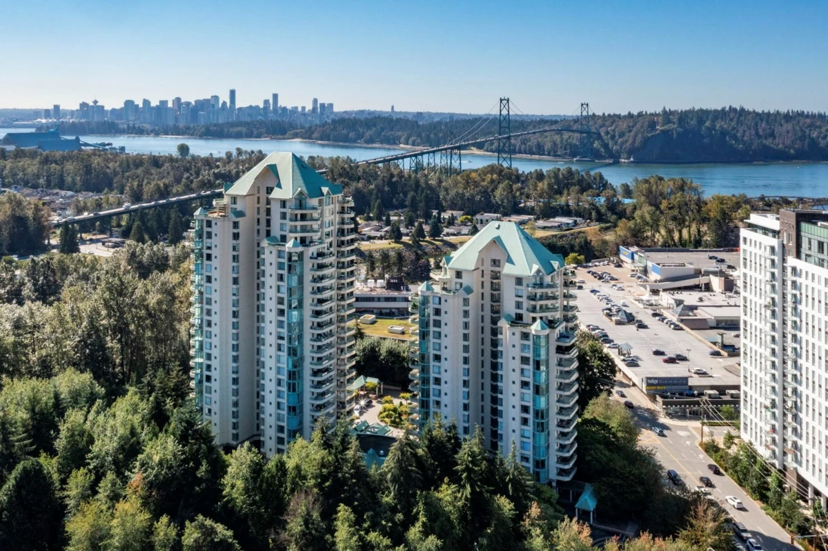 Exterior Front Photo of 19A 328 Taylor Way, West Vancouver, BC