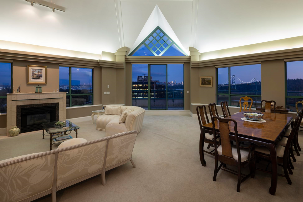 Kitchen Island Photo of 19A 328 Taylor Way, West Vancouver, BC
