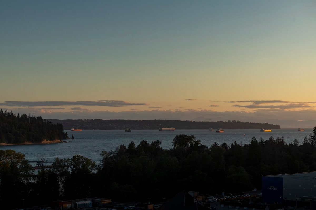 Kitchen Photo of 19A 328 Taylor Way, West Vancouver, BC