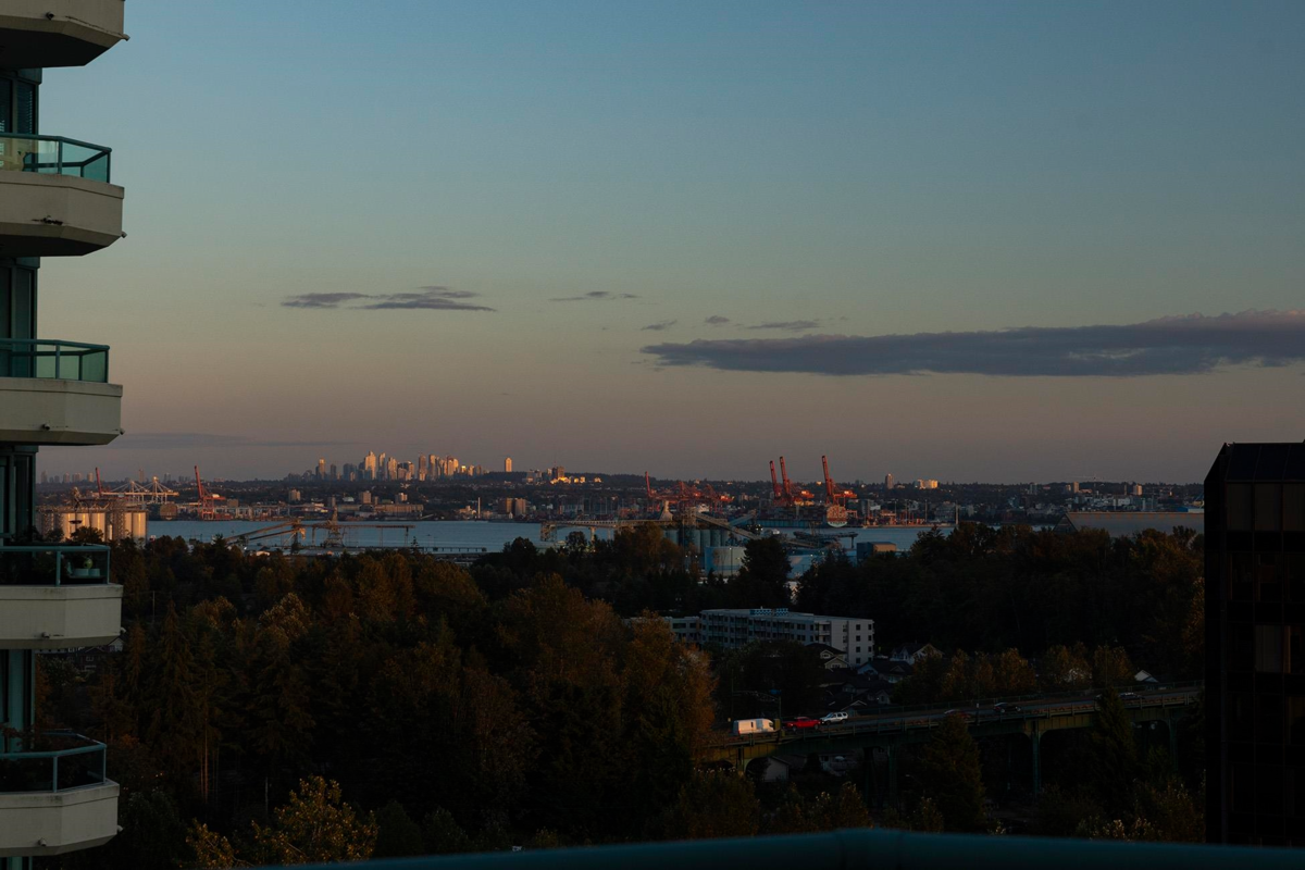Laundry Room Photo of 19A 328 Taylor Way, West Vancouver, BC