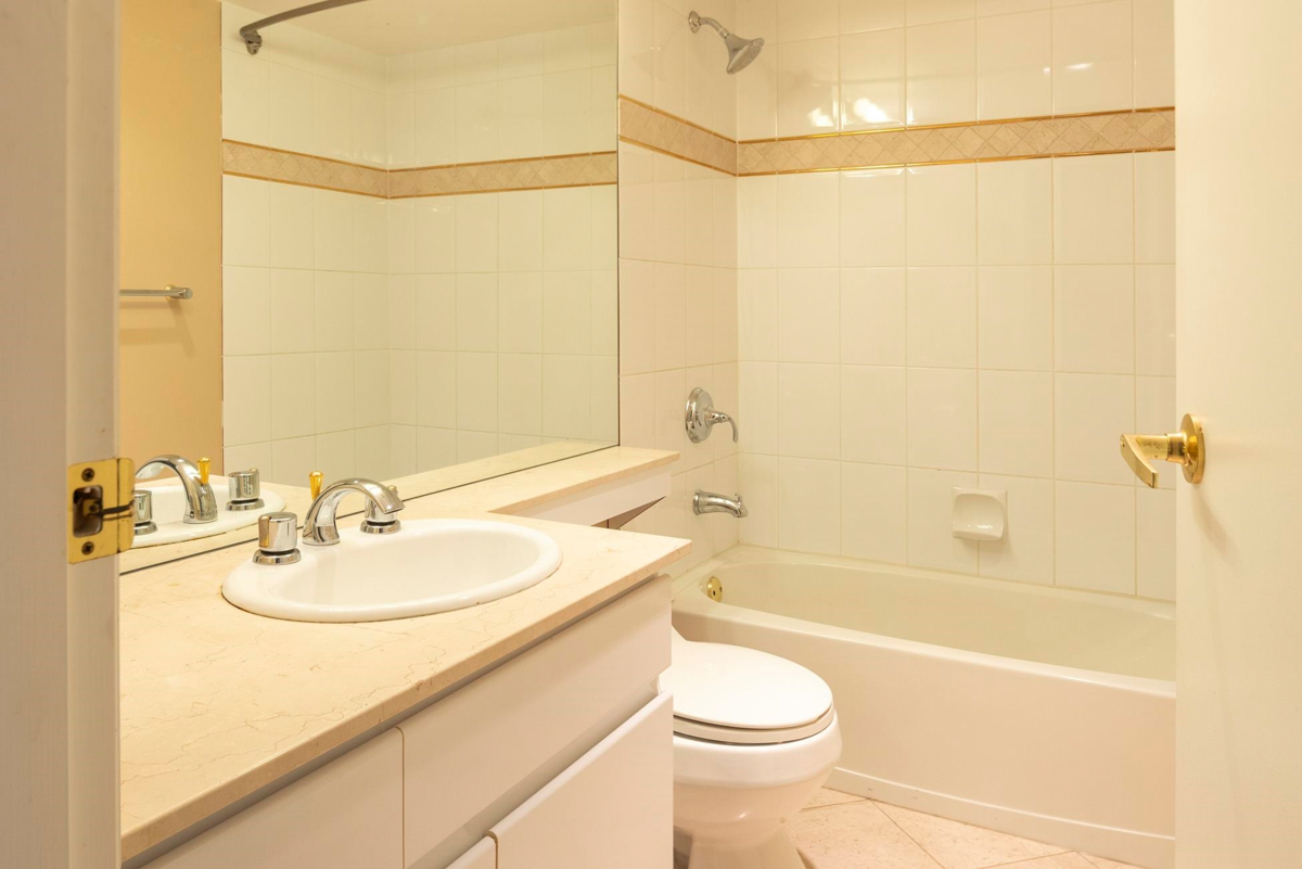 Mudroom Photo of 19A 328 Taylor Way, West Vancouver, BC