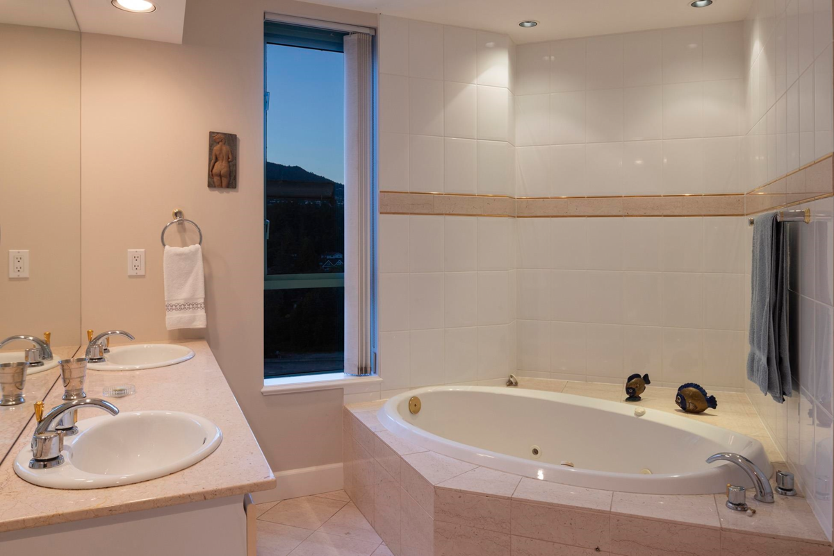 Office / Den Photo of 19A 328 Taylor Way, West Vancouver, BC