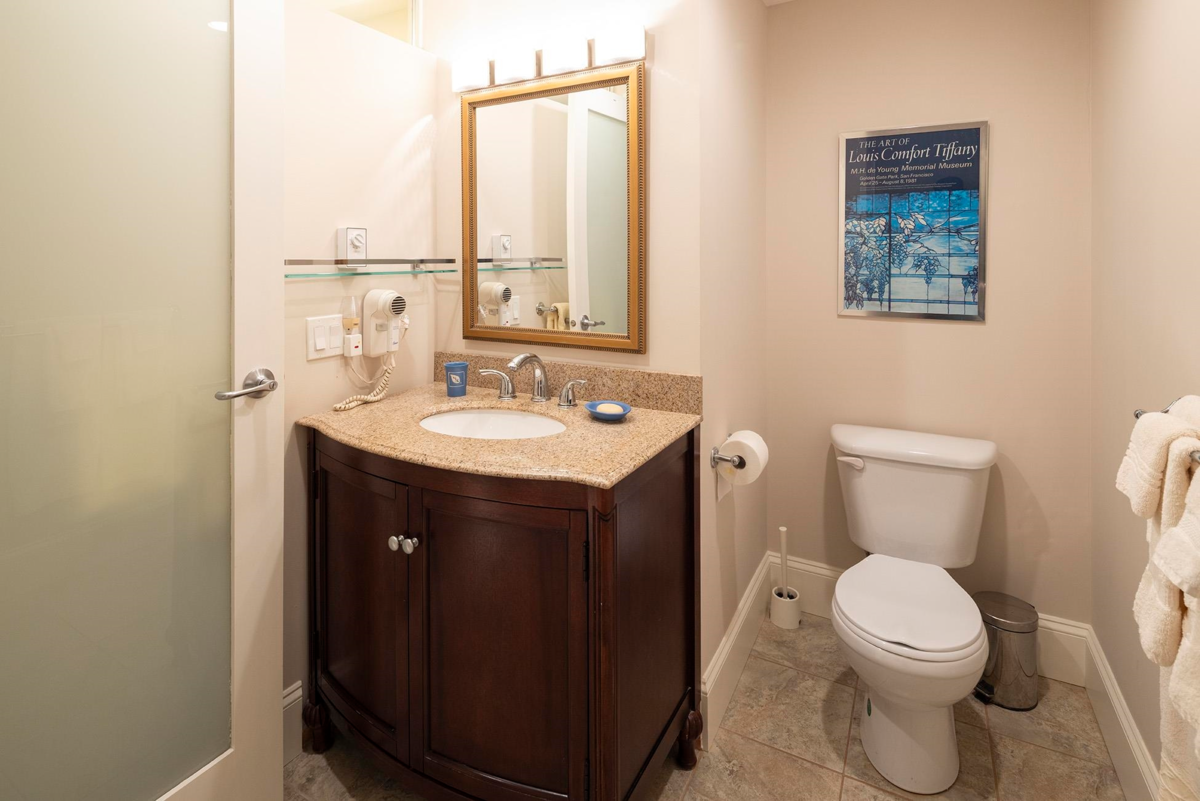 Outdoor Patio Photo of 19A 328 Taylor Way, West Vancouver, BC