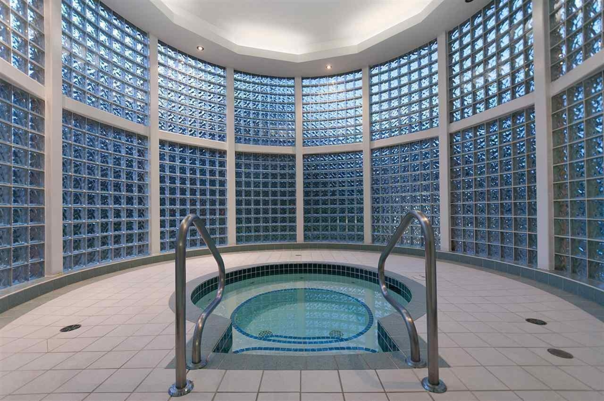 Swimming Pool Photo of 19A 328 Taylor Way, West Vancouver, BC