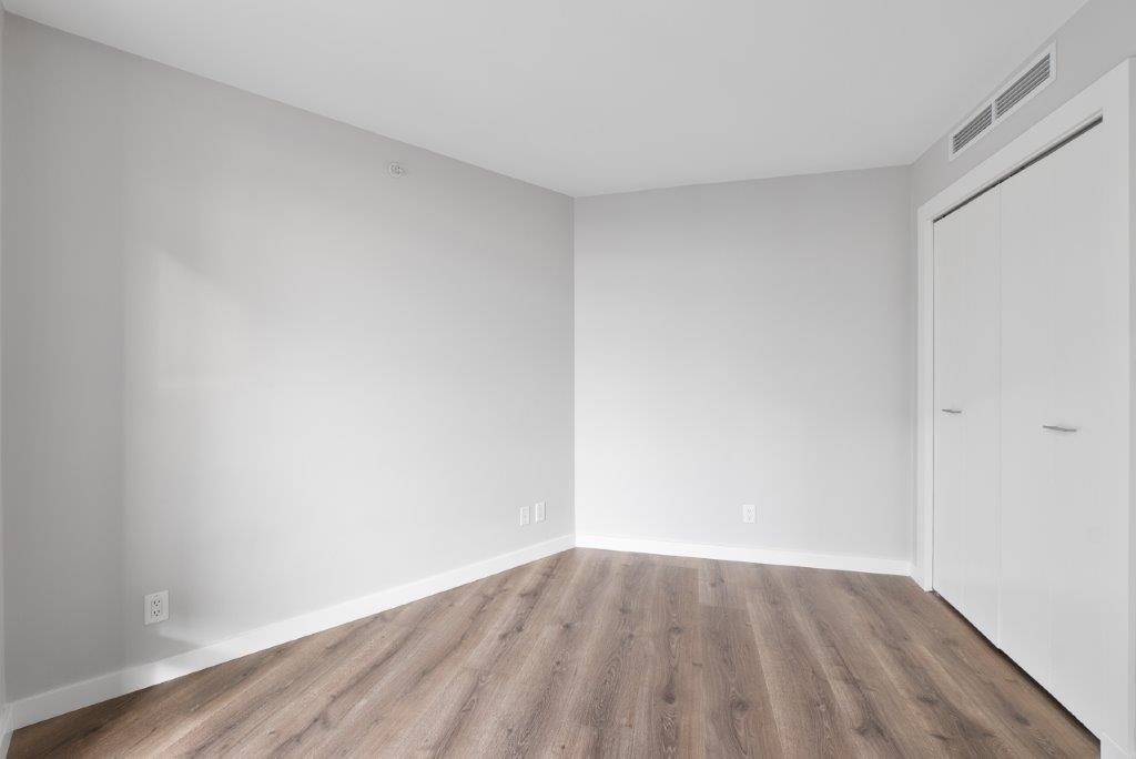 Primary Bathroom Photo of 2005 8 Smithe Mews, Vancouver, BC