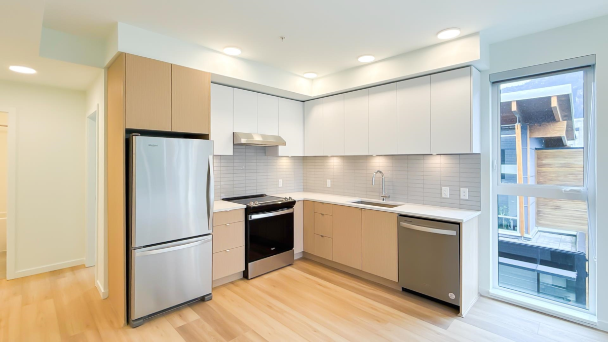 Kitchen Island Photo of 508 37994 Second Avenue, Squamish, BC