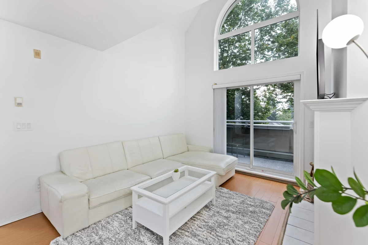 Breakfast Nook Photo of 404 12125 75a Avenue, Surrey, BC