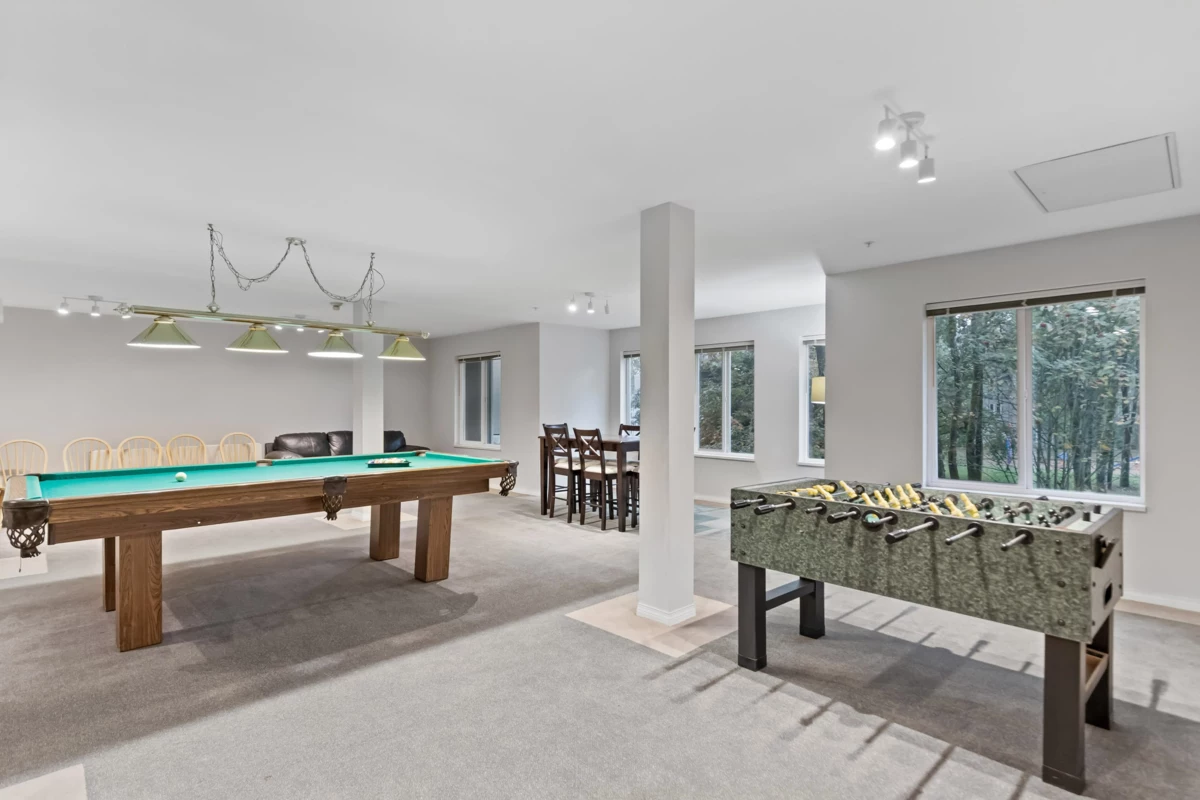 Entry Foyer Photo of 404 12125 75a Avenue, Surrey, BC