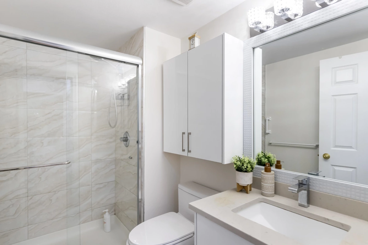 Guest Bathroom Photo of 404 12125 75a Avenue, Surrey, BC