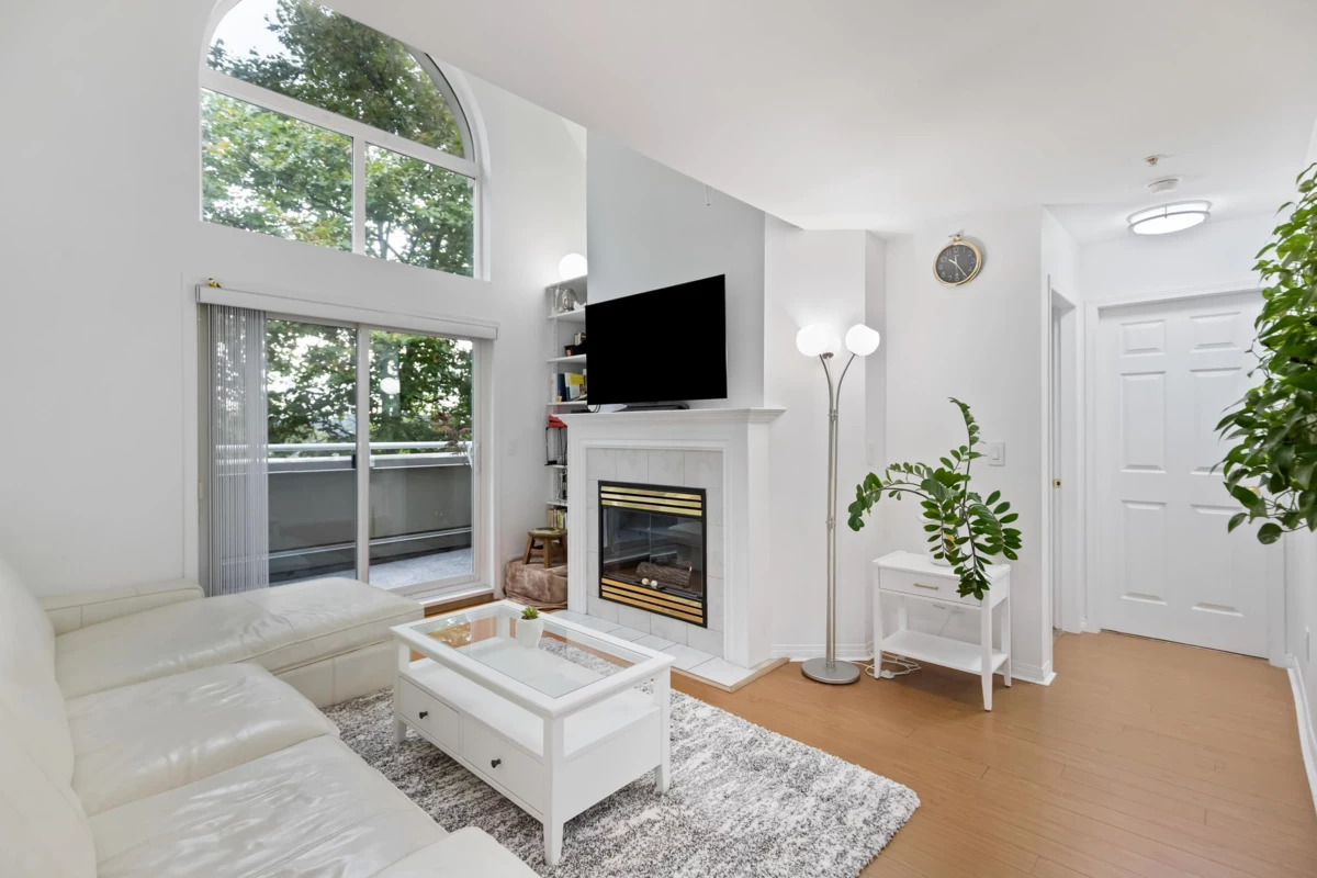 Kitchen Island Photo of 404 12125 75a Avenue, Surrey, BC