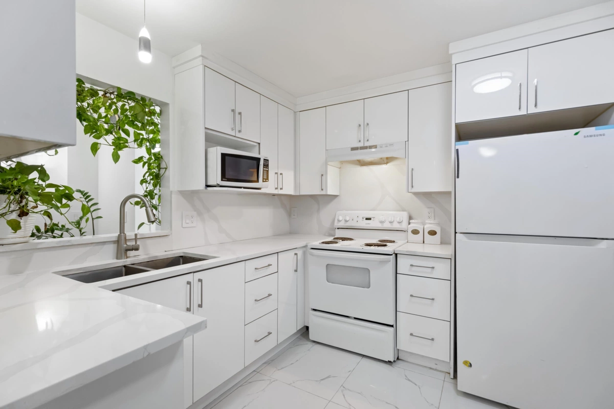 Primary Bathroom Photo of 404 12125 75a Avenue, Surrey, BC