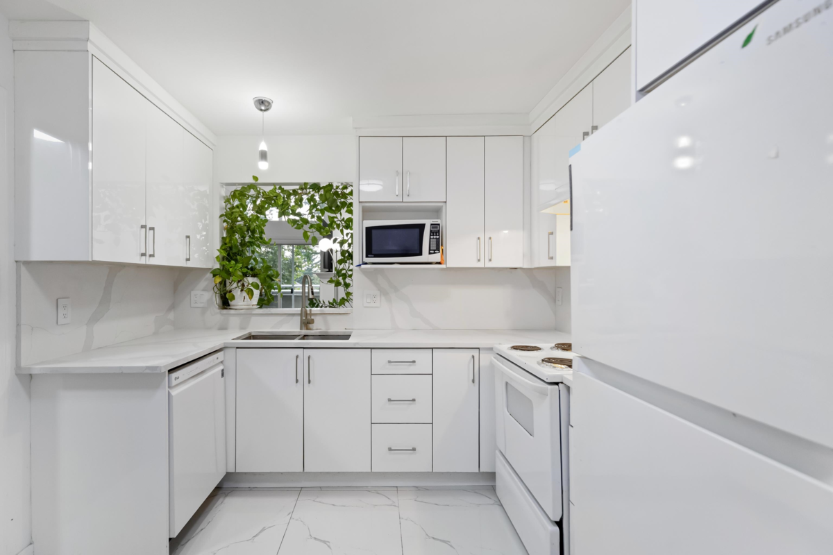 Walk-In Closet Photo of 404 12125 75a Avenue, Surrey, BC