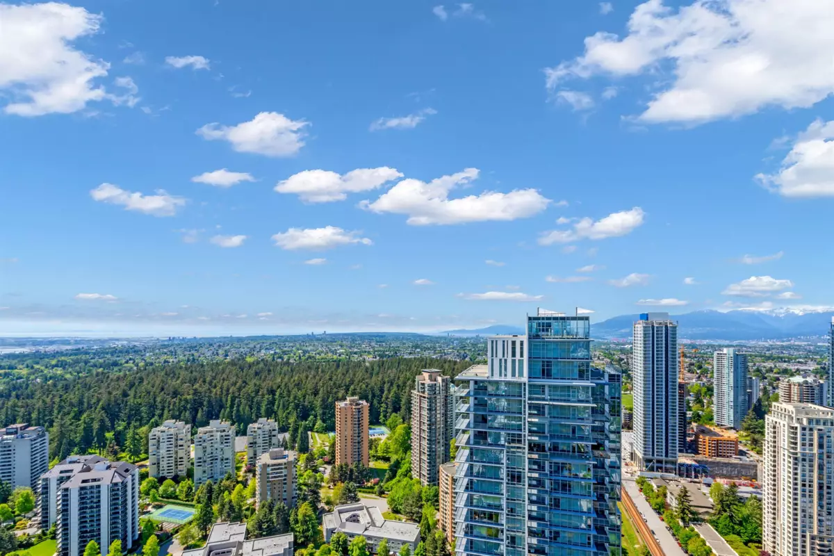 Backyard Photo of 4003 6383 Mckay Avenue, Burnaby, BC