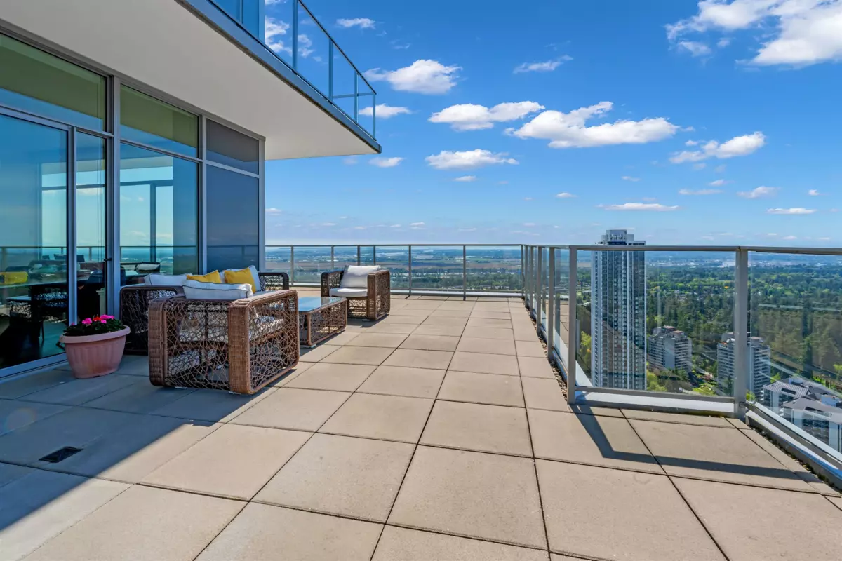 Exterior Front Photo of 4003 6383 Mckay Avenue, Burnaby, BC