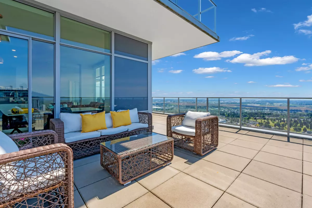 Garage Interior Photo of 4003 6383 Mckay Avenue, Burnaby, BC