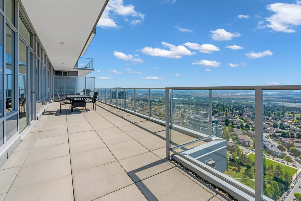 Hallway Photo of 4003 6383 Mckay Avenue, Burnaby, BC