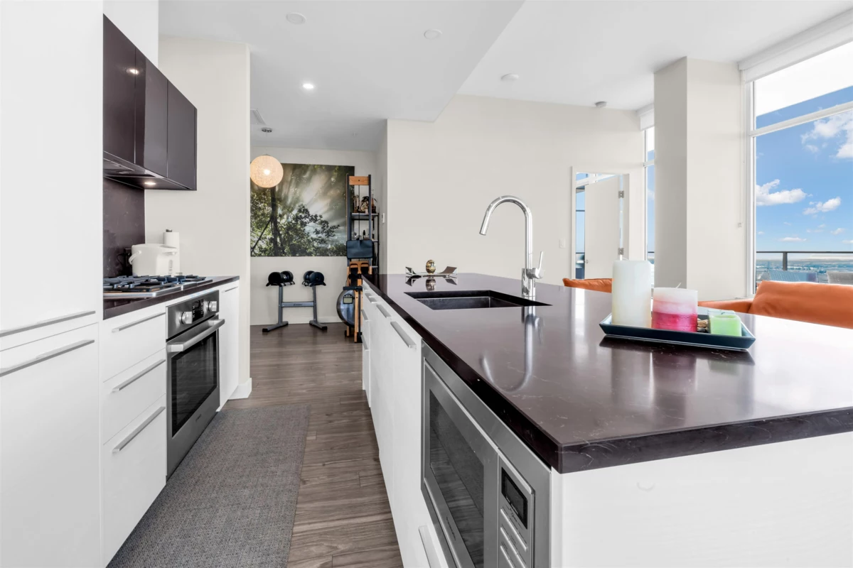 Kitchen Island Photo of 4003 6383 Mckay Avenue, Burnaby, BC