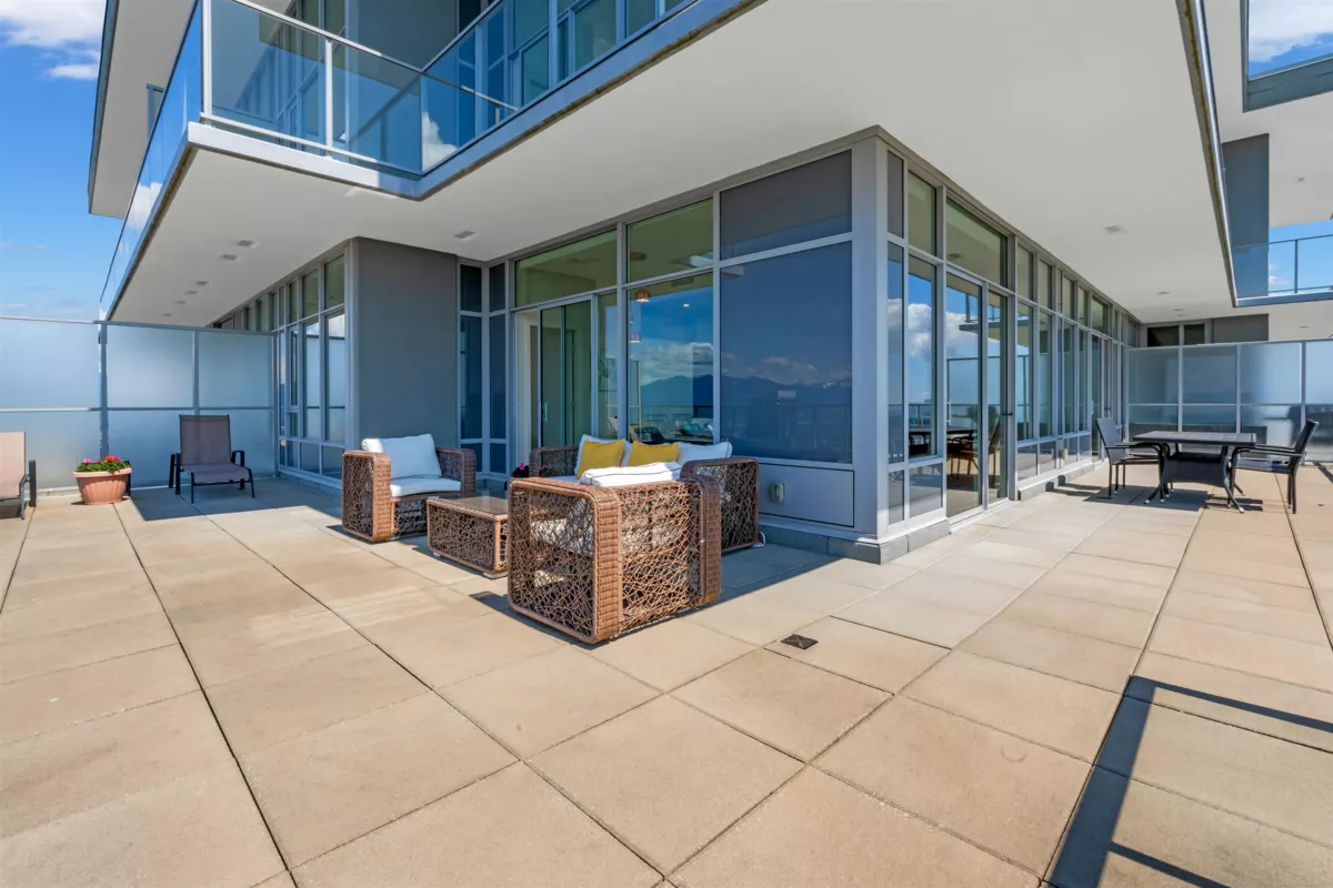 Staircase Photo of 4003 6383 Mckay Avenue, Burnaby, BC