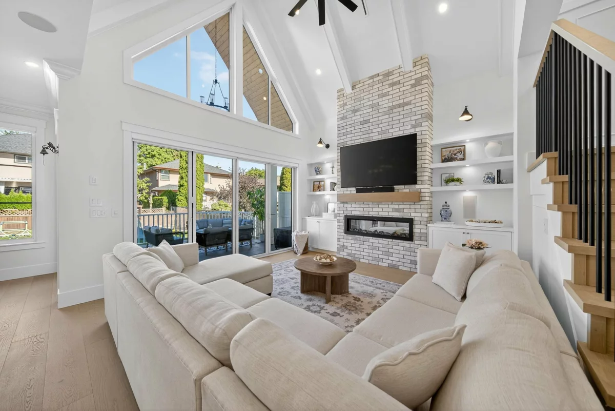 Breakfast Nook Photo of 16111 108 Avenue, Surrey, BC