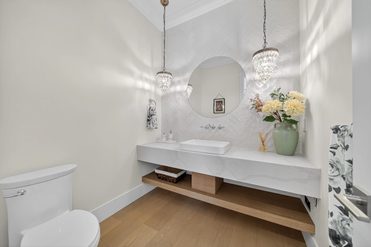 Kitchen Photo of 16111 108 Avenue, Surrey, BC