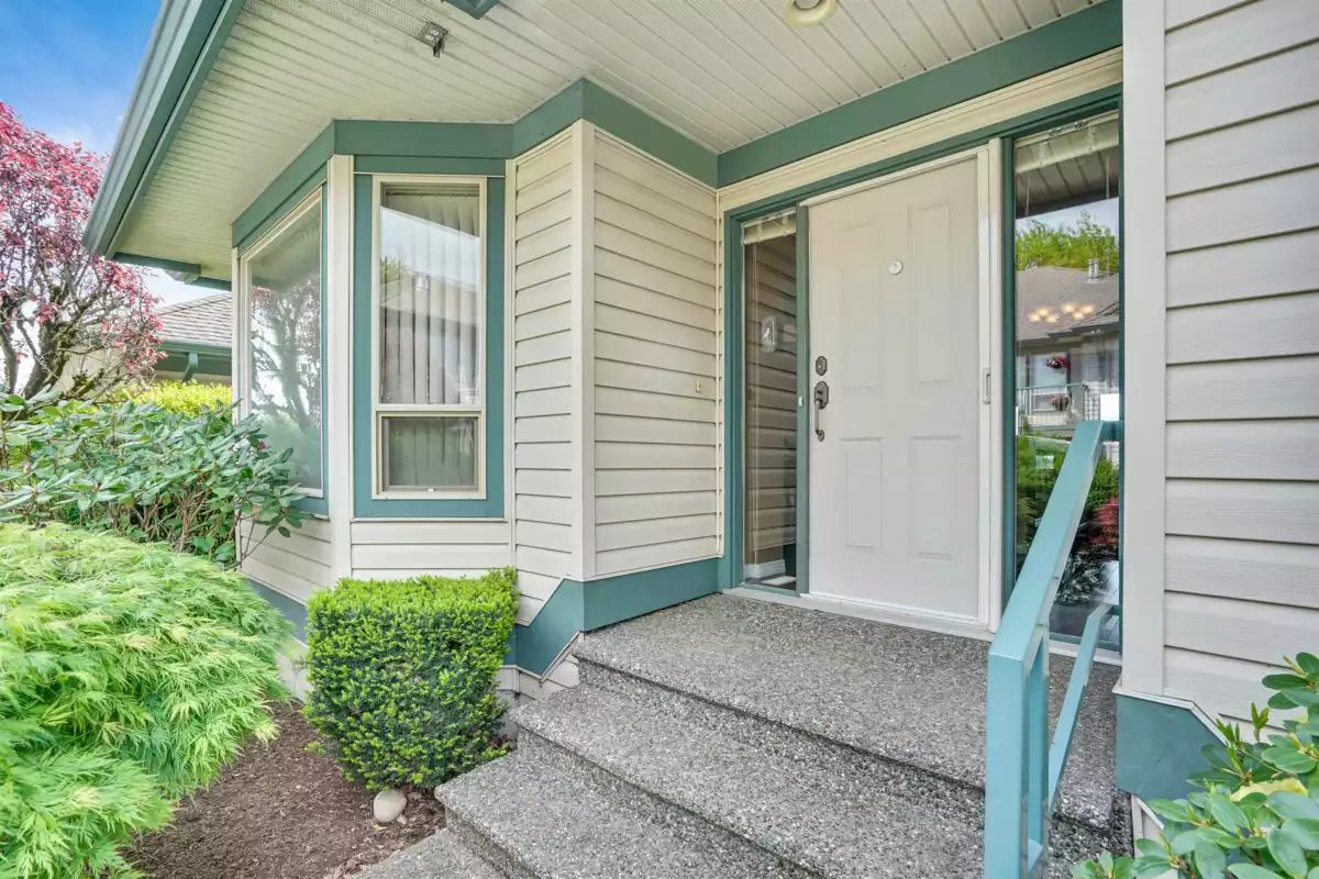Living Room Photo of 37 31517 Spur Avenue, Abbotsford, BC