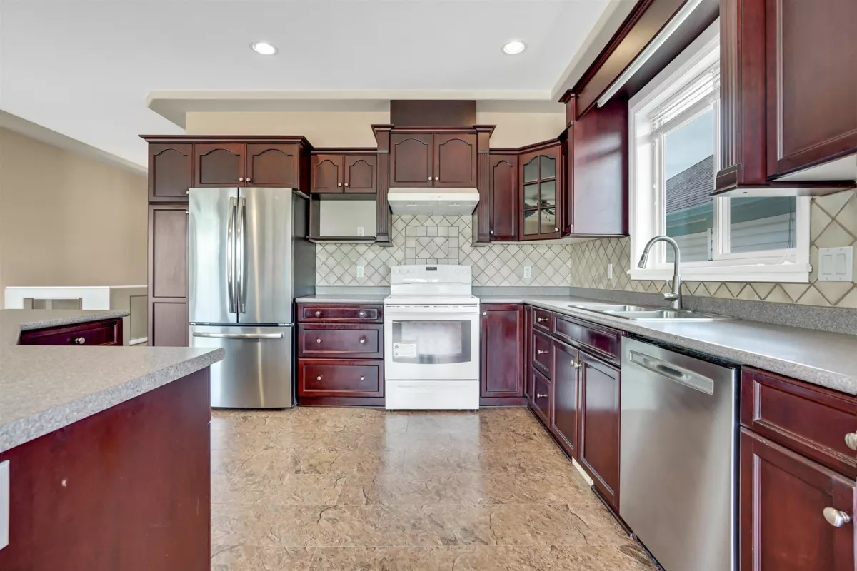 Walk-In Closet Photo of 37 31517 Spur Avenue, Abbotsford, BC