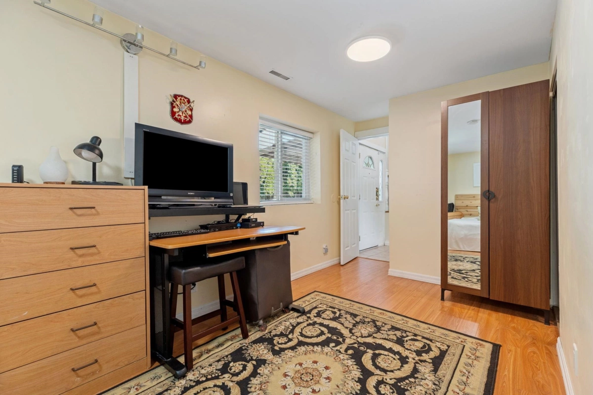 Laundry Room Photo of 1068 Spruce Street, Port Coquitlam, BC