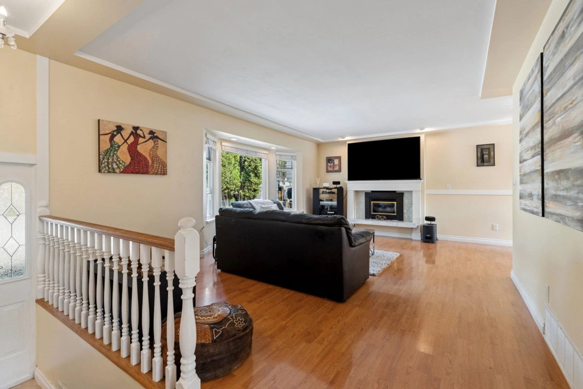 Living Room Photo of 1068 Spruce Street, Port Coquitlam, BC