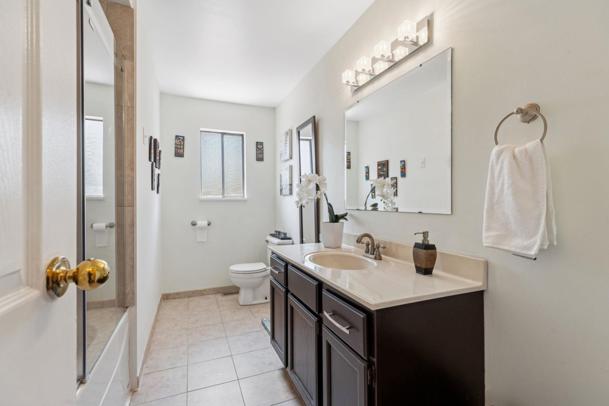 Office / Den Photo of 1068 Spruce Street, Port Coquitlam, BC