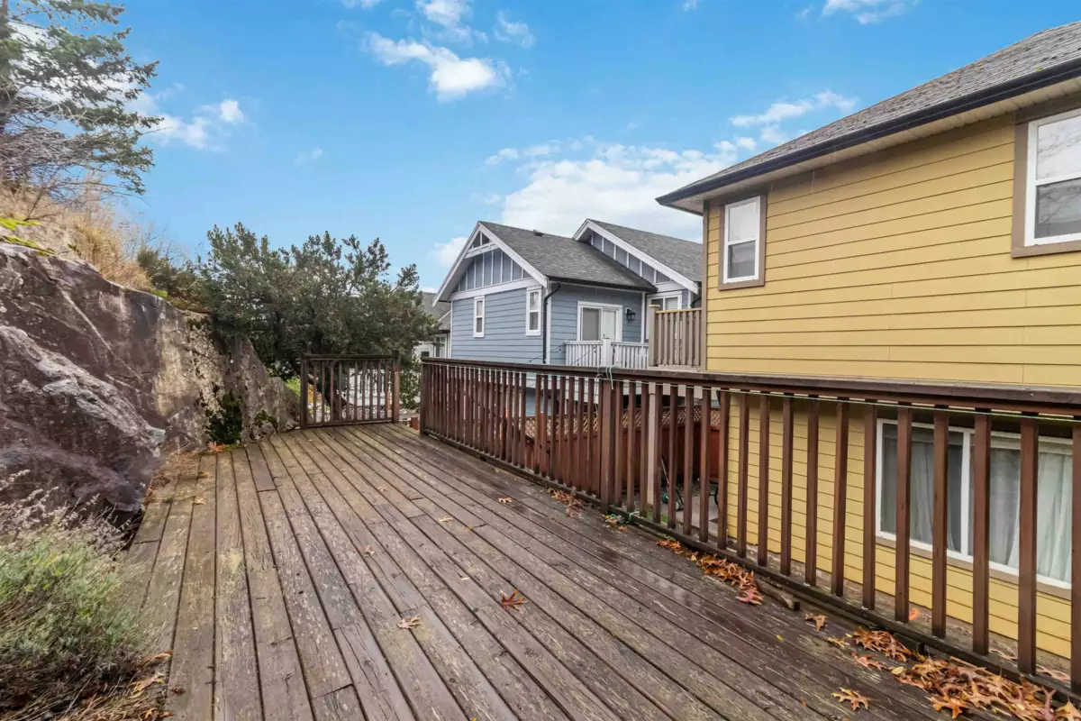 Breakfast Nook Photo of 909 Cavalcade Terrace, No City Value, BC