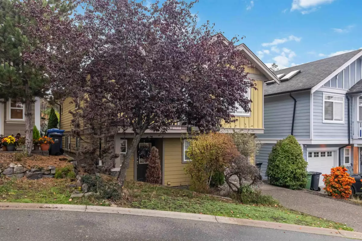 Family Room Photo of 909 Cavalcade Terrace, No City Value, BC